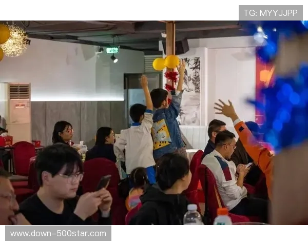 场边广告牌互动游戏，球迷参与赢取奖品